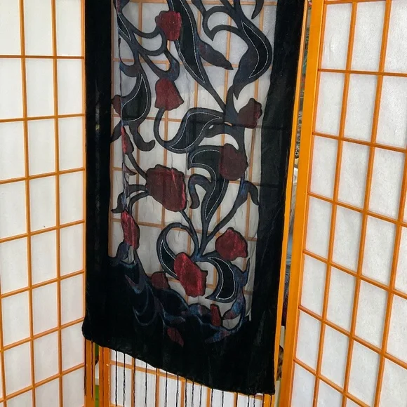 Lovely textured silk on partially transparent black shawl/scarf - Picture 5 of 12